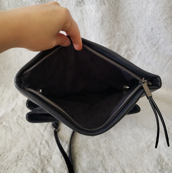 Simply Vera Wang Black Crossbody Bag - Picture 3 of 8